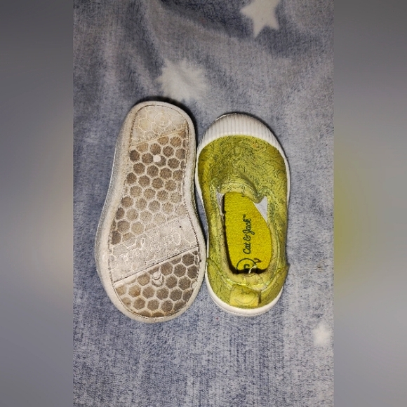 Toddler Shoes - Picture 3 of 4